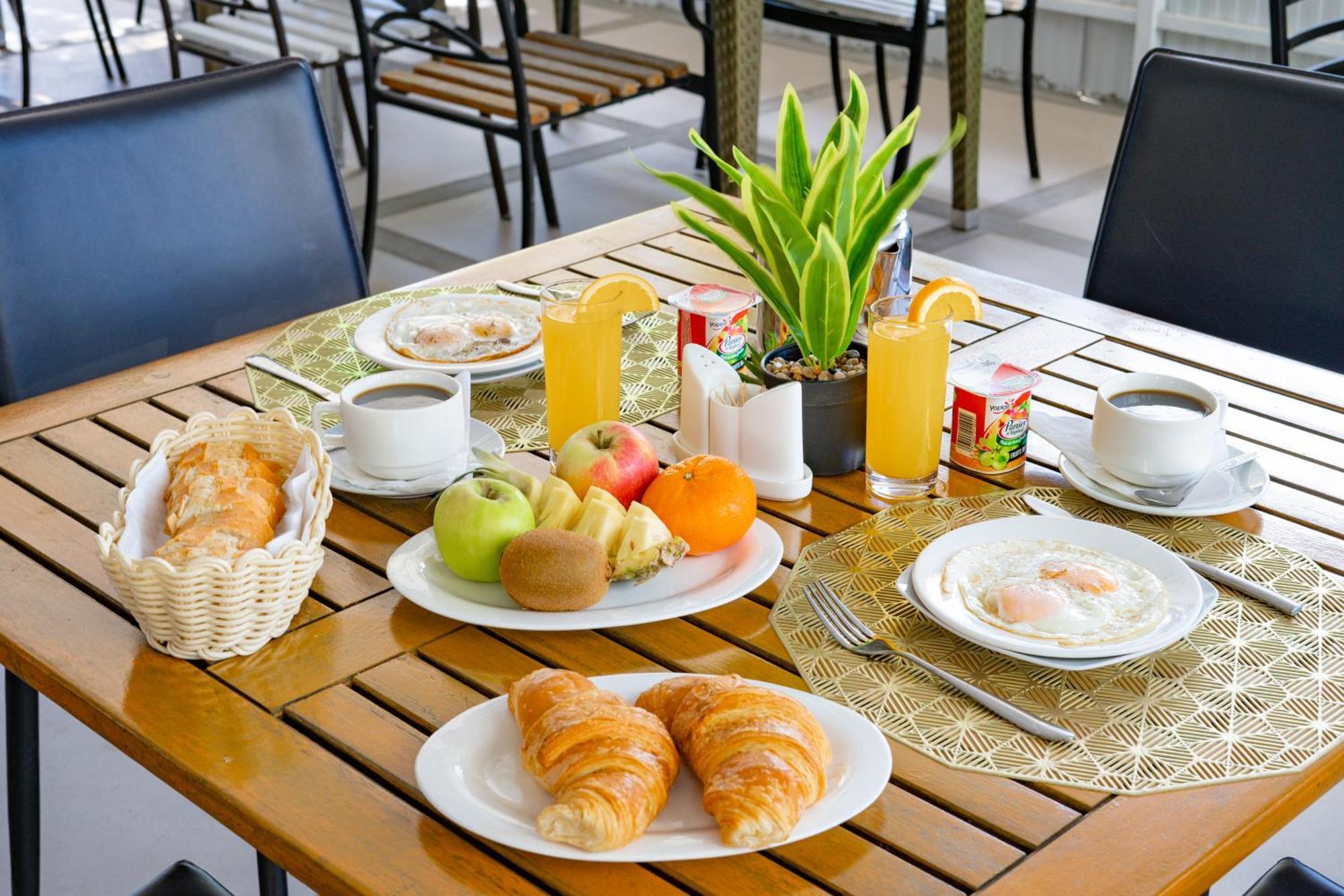 Pereybere Apartment With Breakfast And Private Balcony Pereybere Beach Dış mekan fotoğraf