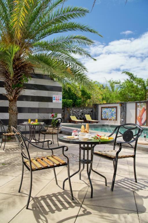 Pereybere Apartment With Breakfast And Private Balcony Pereybere Beach Dış mekan fotoğraf